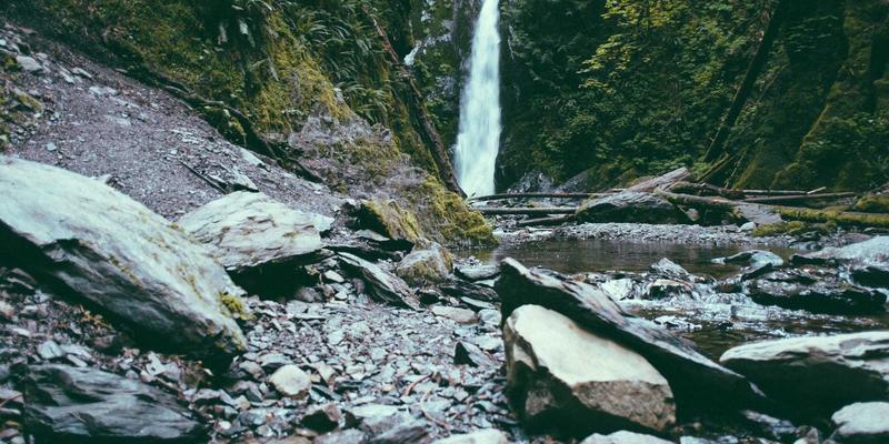 SGJHY技术架构解析：如何通过低代码/无代码连接异构系统，打造高效链接集合与实用资源平台